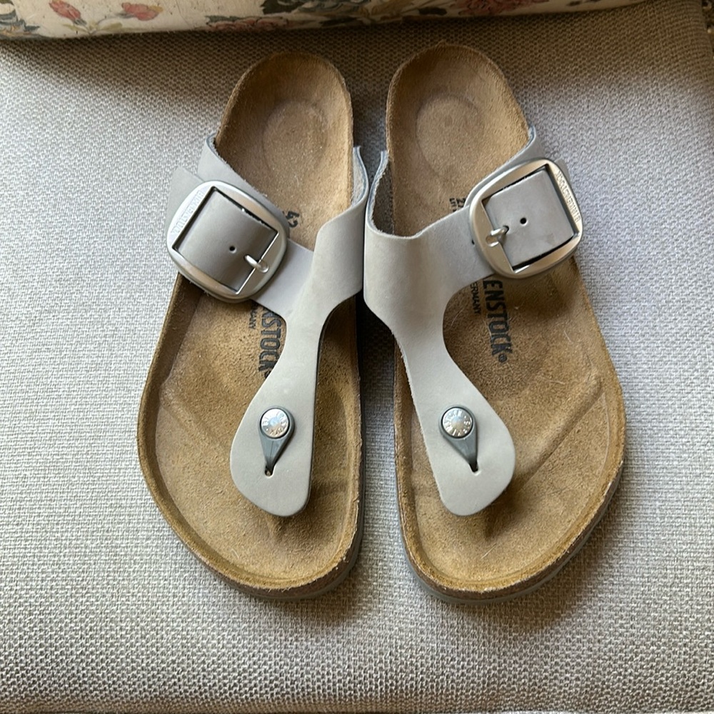 EUC Birkenstock Gizeh Big Buckle